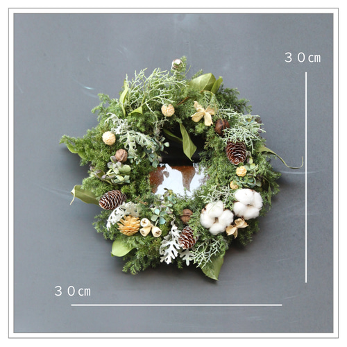 2025年新作 クリスマスリース、フレッシュグリーンと木の実、自然素材