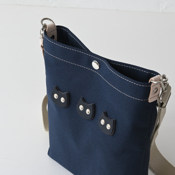 キョロっと3匹のちび猫ショルダー/国産帆布×イタリア産牛革×ヌメ革 #ネイビー 12枚目の画像