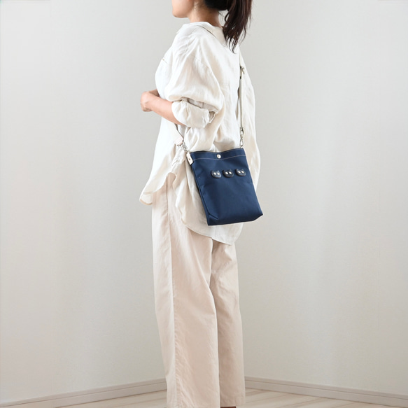 キョロっと3匹のちび猫ショルダー/国産帆布×イタリア産牛革×ヌメ革 #ネイビー 2枚目の画像