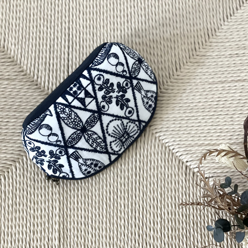 ⚮̈ミナペルホネン シェルポーチ symphony white × navy ポーチ