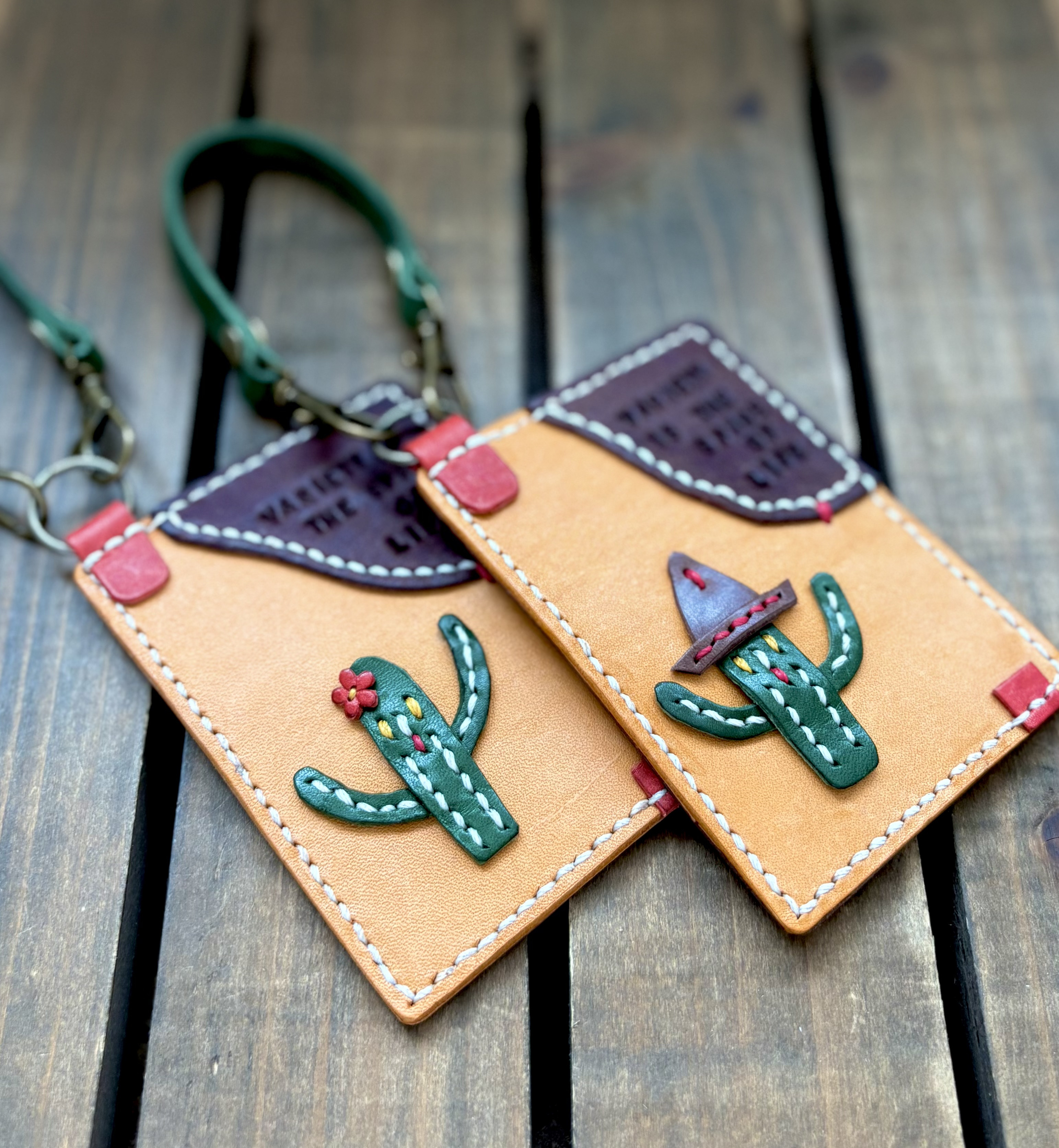 サボ子＆サボちゃんのパスケース　キャメル色レザー本革ヌメ革　定期入れ　バッグチャーム