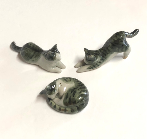 猫の箸置き三態（キジ白）　はしおき　キジ白　陶器　 1枚目の画像