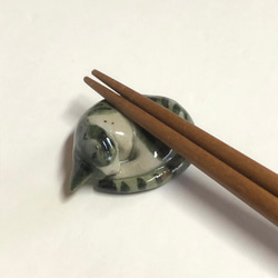 猫の箸置き三態（キジ白）　はしおき　キジ白　陶器　 4枚目の画像