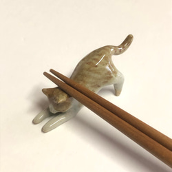 猫の箸置き三態（茶白）　はしおき　茶白猫　陶器　 3枚目の画像