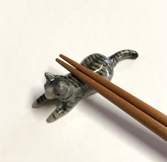 猫の箸置き三態（サバトラ）　はしおき　サバトラ猫　陶器　 2枚目の画像