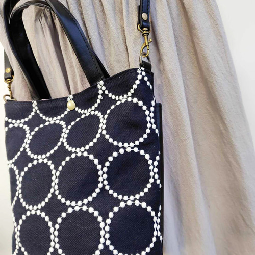 ミナペルホネン/2025tambourineタンバリンネイビー×白/バケツ型