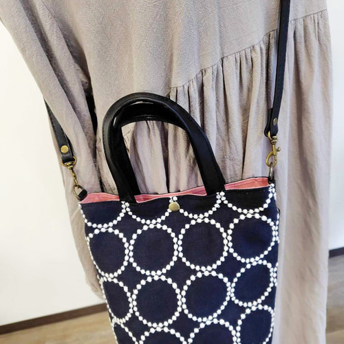 ミナペルホネン/2025tambourineタンバリンネイビー×白/バケツ型トー 送料無料】ミナペルホネン/2025tambourineタンバリンネイビー×白