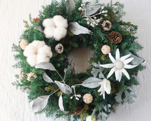 白いワタの実とユーカリのクリスマスリース プリザーブドフラワー