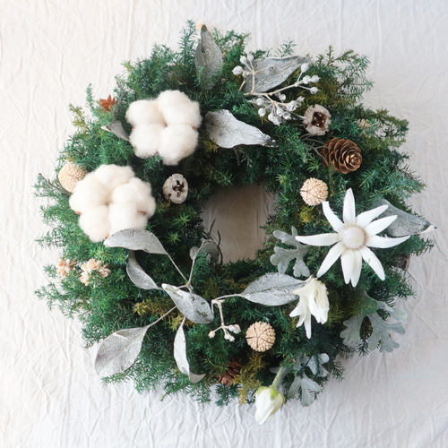 白いワタの実とユーカリのクリスマスリース プリザーブドフラワー