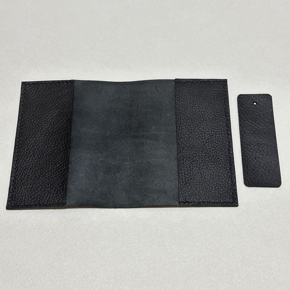 【在庫品・即納可能】イタリア製牛革のシンプルブックカバー（文庫サイズ・黒色） 4枚目の画像