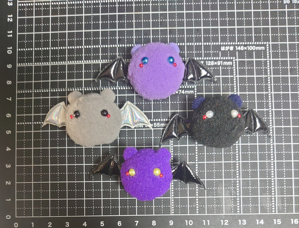 ポンポンアクセサリー♪フェイスブローチ★ハロウィンのお友達⒨(· ⩌ ·)コウモリ 7枚目の画像