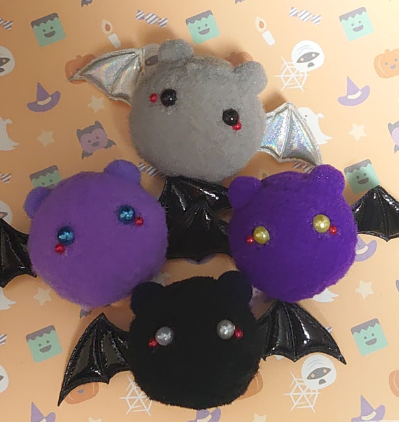 ポンポンアクセサリー♪フェイスブローチ★ハロウィンのお友達⒨(· ⩌ ·)コウモリ 1枚目の画像