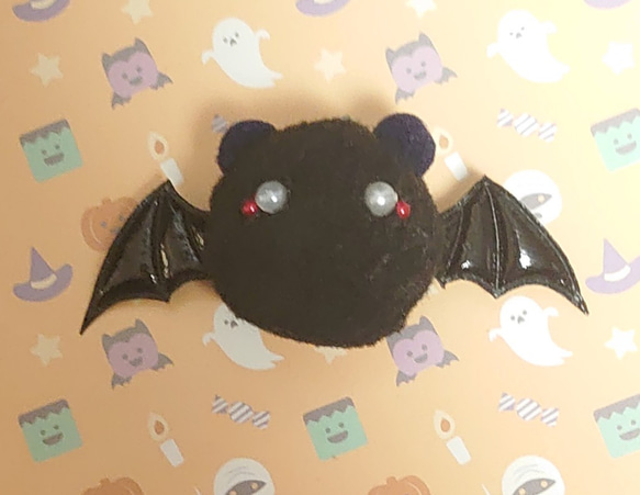 ポンポンアクセサリー♪フェイスブローチ★ハロウィンのお友達⒨(· ⩌ ·)コウモリ 2枚目の画像