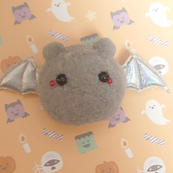 ポンポンアクセサリー♪フェイスブローチ★ハロウィンのお友達⒨(· ⩌ ·)コウモリ 3枚目の画像