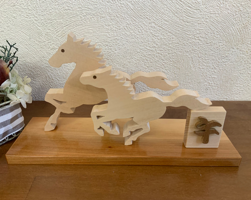 2026年干支飾り 午 お正月飾り お馬の親子（オフホワイト） 木製置物