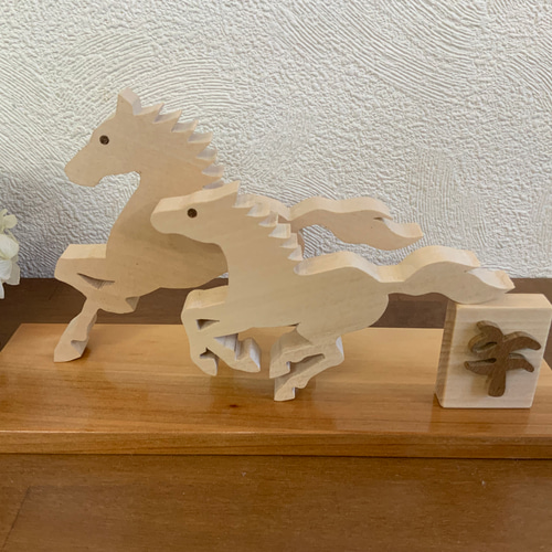 2026年干支飾り 午 お正月飾り お馬の親子（オフホワイト） 木製置物