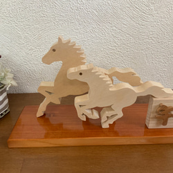 2026年干支飾り 午 お正月飾り お馬の親子（オフホワイト） 木製置物