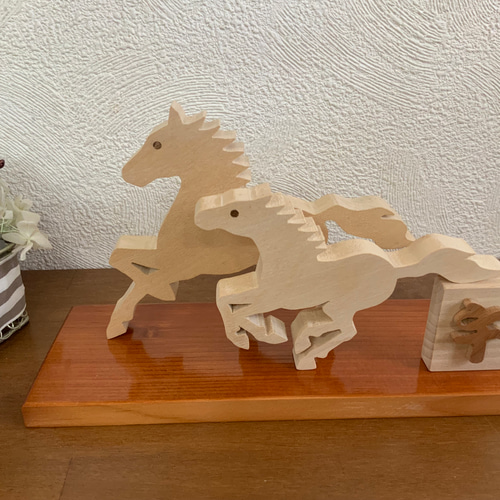 2026年干支飾り 午 お正月飾り お馬の親子（オフホワイト） 木製置物