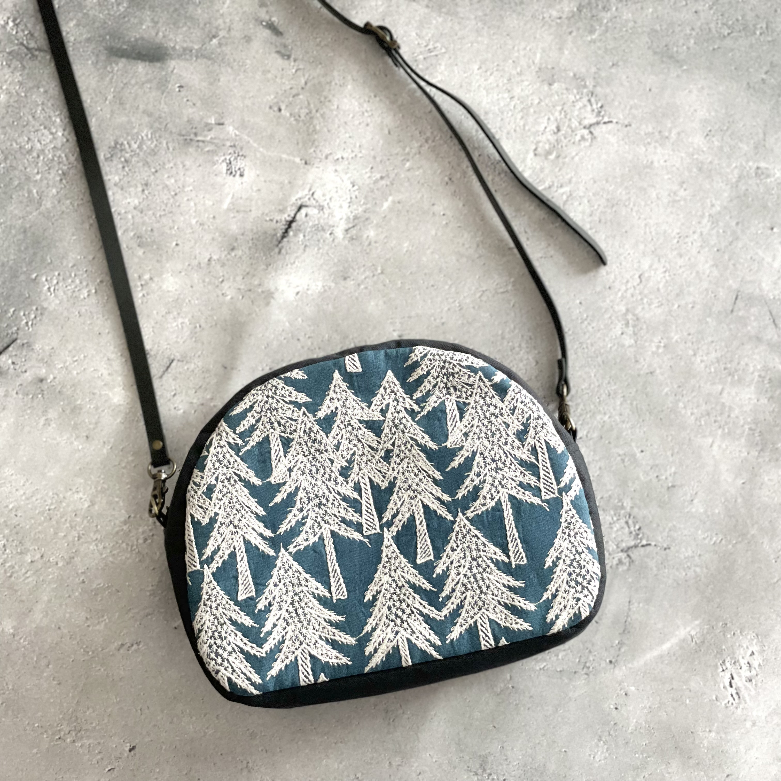 ⚮̈ミナペルホネン　land theater まるっこポシェット