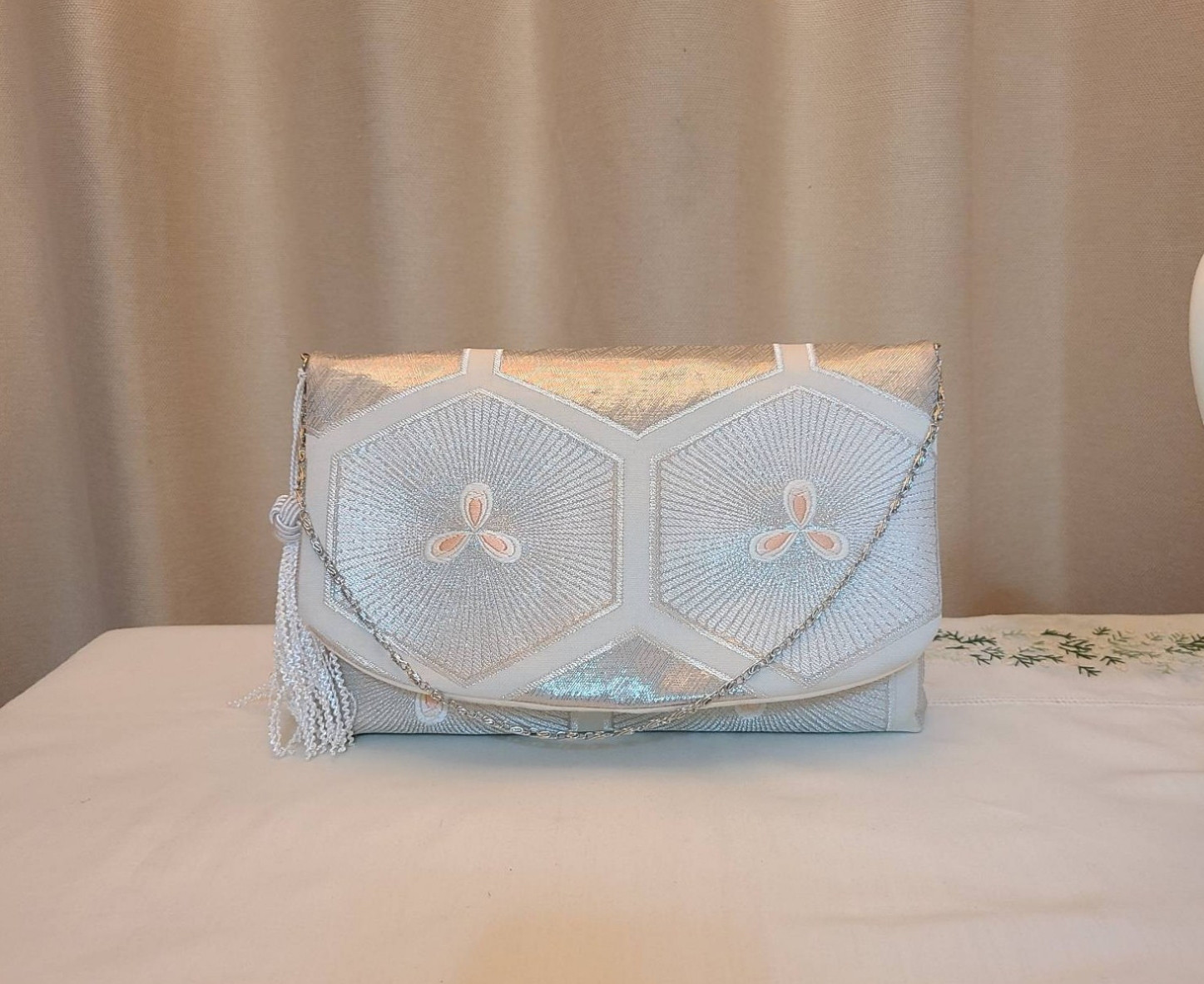 和風花模様シルバーシルク着物帯の2waysクラッチバッグ