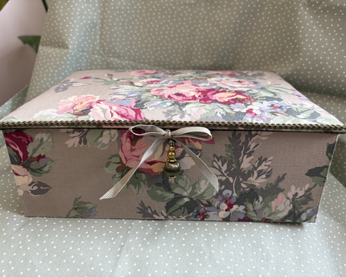 大きめ！1点もの！アンティークな雰囲気『手芸材料入れにも