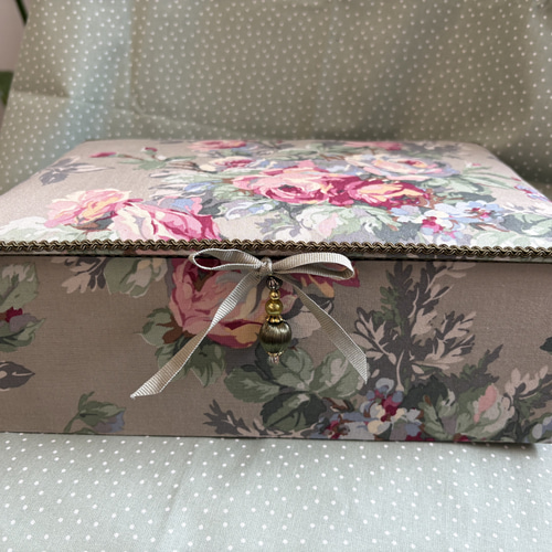 大きめ！1点もの！アンティークな雰囲気『手芸材料入れにも