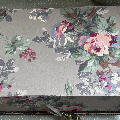 大きめ！1点もの！アンティークな雰囲気『手芸材料入れにも