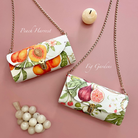 フルーツ2種の軽やかショルダーバッグ イギリス生地 ミニショルダー スマホポシェット 無花果 イチジク 桃 果物 果樹園 3枚目の画像