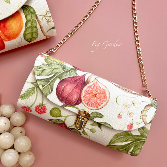 フルーツ2種の軽やかショルダーバッグ イギリス生地 ミニショルダー スマホポシェット 無花果 イチジク 桃 果物 果樹園 5枚目の画像
