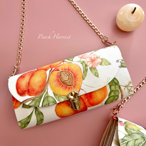 フルーツ2種の軽やかショルダーバッグ イギリス生地 ミニショルダー スマホポシェット 無花果 イチジク 桃 果物 果樹園 4枚目の画像