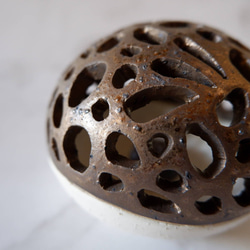 珊瑚土透彫り金彩香立て2　香炉　ポプリケース　線香　やちむん　沖縄 2枚目の画像