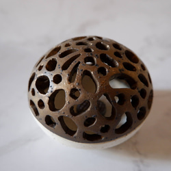 珊瑚土透彫り金彩香立て2　香炉　ポプリケース　線香　やちむん　沖縄 4枚目の画像