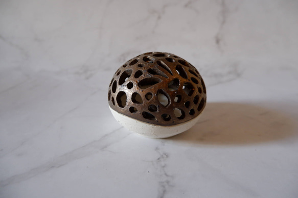 珊瑚土透彫り金彩香立て2　香炉　ポプリケース　線香　やちむん　沖縄 1枚目の画像