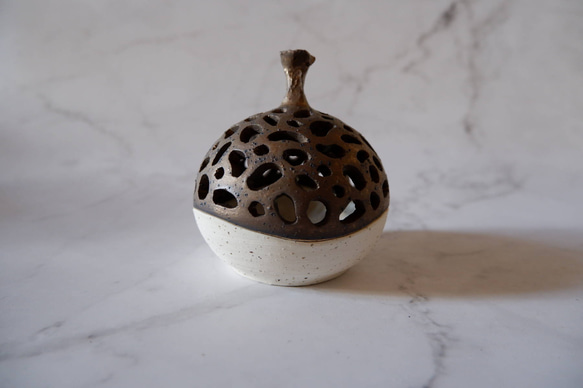 珊瑚土透彫り金彩香立て3　香炉　ポプリケース　線香　やちむん　沖縄 3枚目の画像