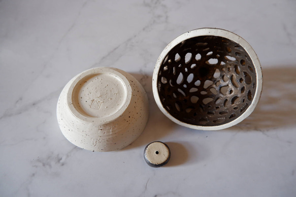 珊瑚土透彫り金彩香立て3　香炉　ポプリケース　線香　やちむん　沖縄 6枚目の画像