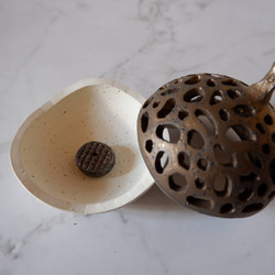 珊瑚土透彫り金彩香立て3　香炉　ポプリケース　線香　やちむん　沖縄 5枚目の画像