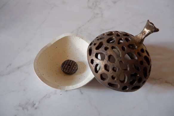 珊瑚土透彫り金彩香立て3　香炉　ポプリケース　線香　やちむん　沖縄 5枚目の画像