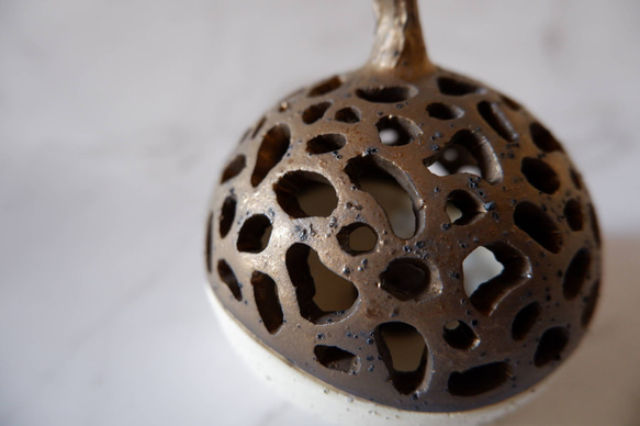 珊瑚土透彫り金彩香立て3　香炉　ポプリケース　線香　やちむん　沖縄 2枚目の画像