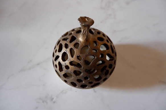 珊瑚土透彫り金彩香立て3　香炉　ポプリケース　線香　やちむん　沖縄 4枚目の画像