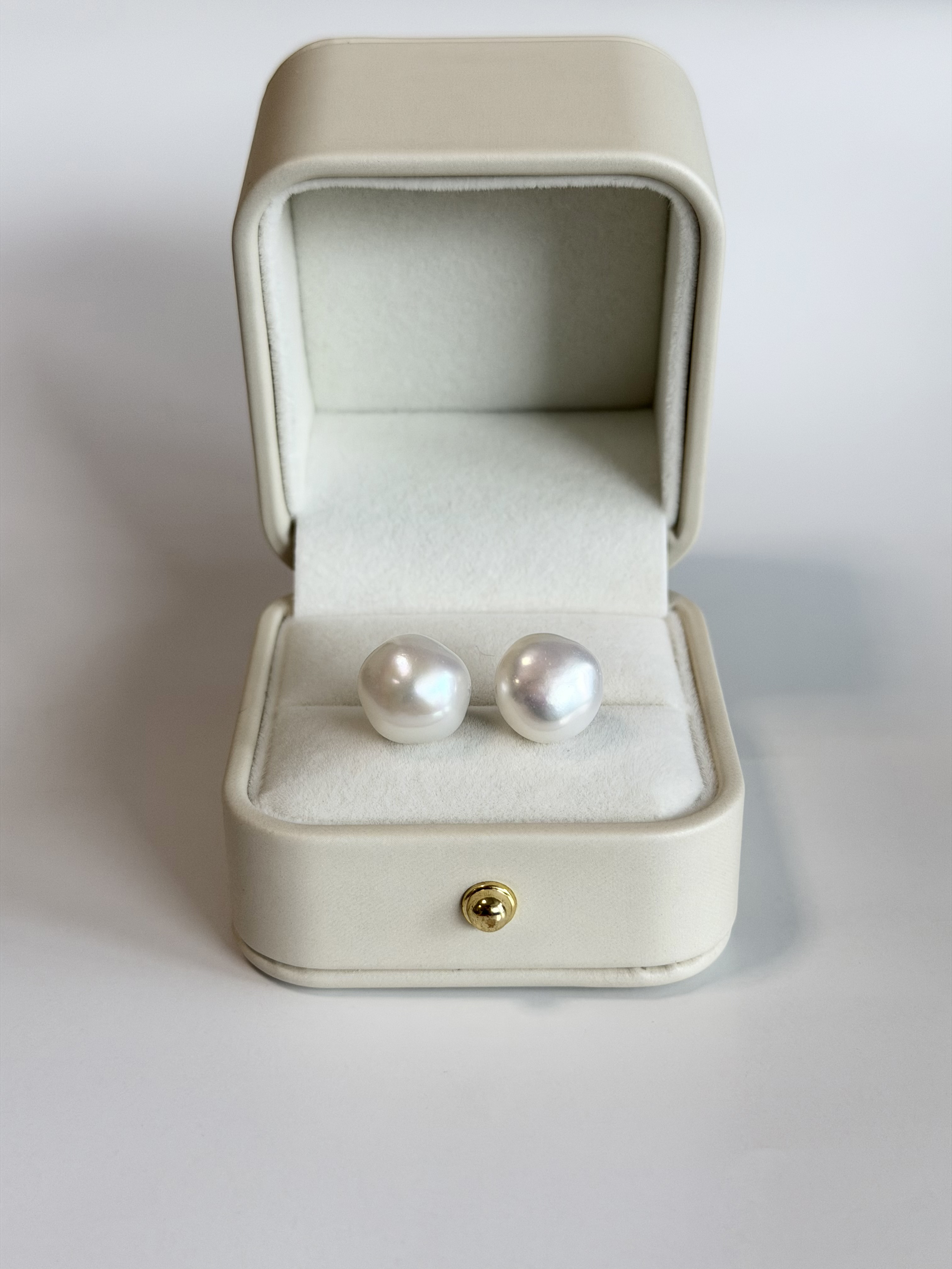 大粒淡水パールの一粒ピアス/金具変更可〈14kgf  K10  K18〉