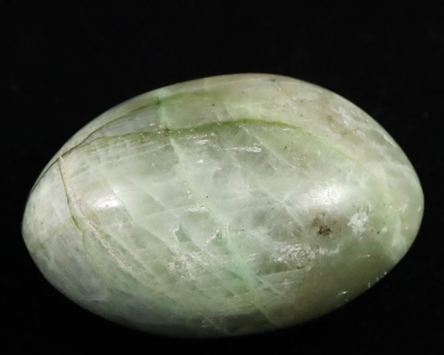 グリーンムーンストーン ガーニエライト グリーンムーンストーン 60mmタンブル 107g #76299