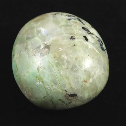 ガーニエライト グリーンムーンストーン 62mmタンブル 175g #69307