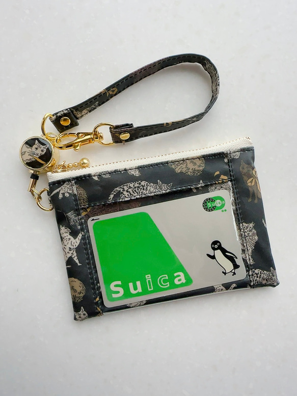 リバティ2025AW「コー・アンド・エイト」（すみ黒地）パスケース＆リールストラップ☆ラミネート☆PVC☆ねこ 2枚目の画像