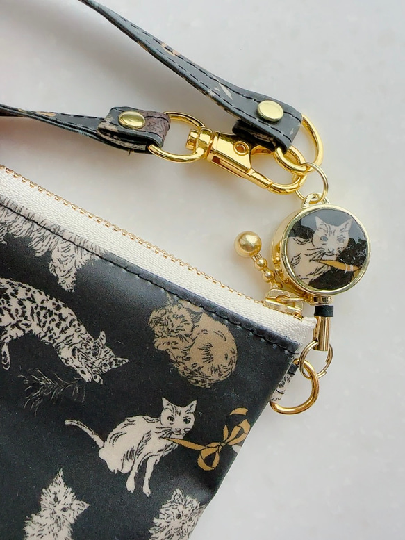 リバティ2025AW「コー・アンド・エイト」（すみ黒地）パスケース＆リールストラップ☆ラミネート☆PVC☆ねこ 8枚目の画像