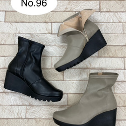 【’25A/W新作♪】伸びる人工皮革♪2種類のソールから選べるストレッチブーツ 1枚目の画像