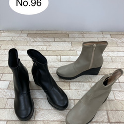 【’25A/W新作♪】伸びる人工皮革♪2種類のソールから選べるストレッチブーツ 2枚目の画像