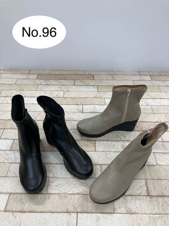 【’25A/W新作♪】伸びる人工皮革♪2種類のソールから選べるストレッチブーツ 2枚目の画像