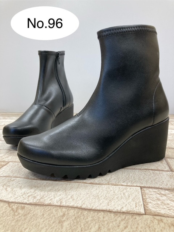 【’25A/W新作♪】伸びる人工皮革♪2種類のソールから選べるストレッチブーツ 6枚目の画像