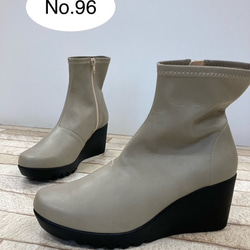 【’25A/W新作♪】伸びる人工皮革♪2種類のソールから選べるストレッチブーツ 7枚目の画像