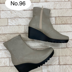 【’25A/W新作♪】伸びる人工皮革♪2種類のソールから選べるストレッチブーツ 4枚目の画像